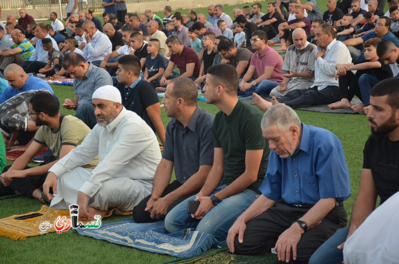 فيديو: المئات من المصلين يُلبون دعوة الحركة الاسلامية لصلاة عيد الفطر في الملعب الشرقي والشيخ صرصور  وحدتنا باحترام علمائنا ومرجعيتنا الشرعية 